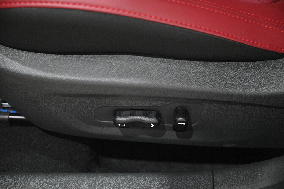 Changan Eado Plus Tech, серебряный