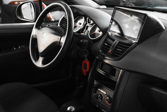 Peugeot 207, 2010 года, пробег 189000 км