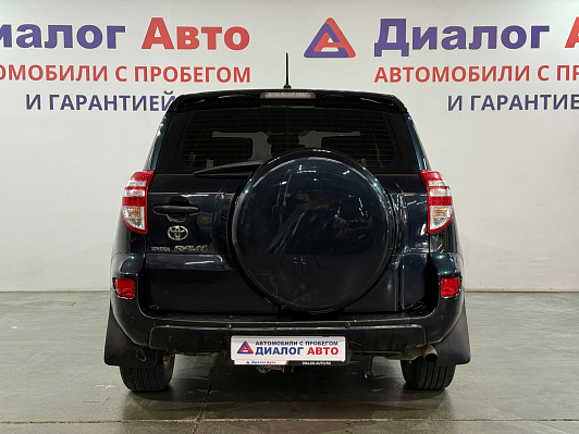 Toyota RAV4, 2011 года, пробег 180000 км