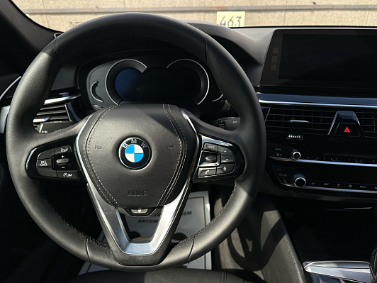 BMW 5 серии 530i xDrive Luxury, 2017 года, пробег 235000 км