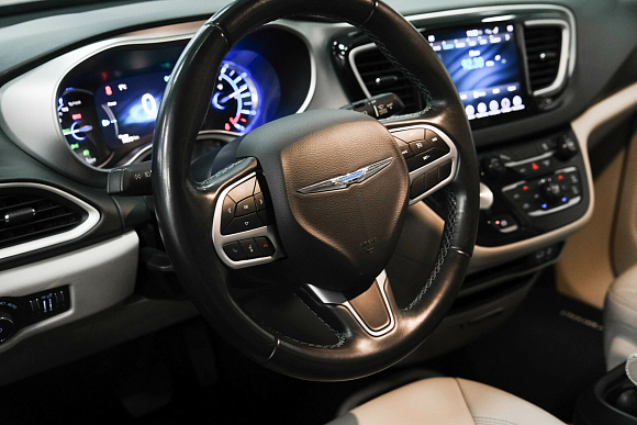 Chrysler Pacifica, 2017 года, пробег 77836 км