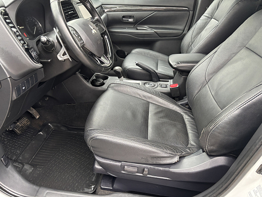 Mitsubishi Outlander Instyle, 2015 года, пробег 226000 км