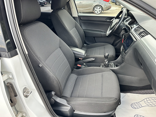 Skoda Rapid, 2015 года, пробег 196000 км