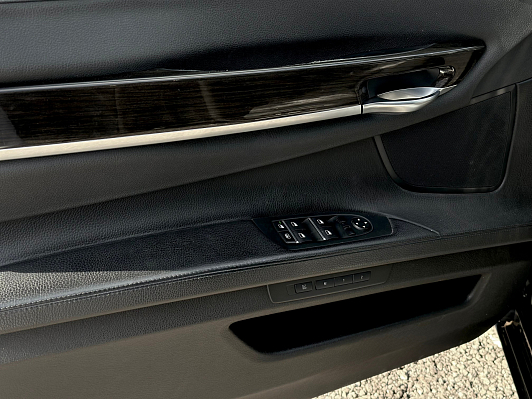 BMW 7 серии, 2013 года, пробег 126042 км