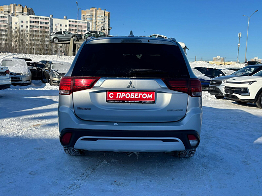 Mitsubishi Outlander Intense+, 2018 года, пробег 112040 км