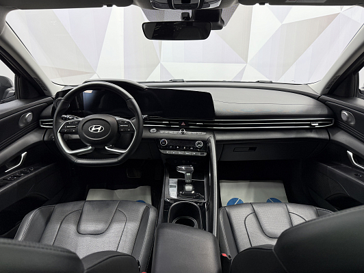 Hyundai Elantra LUX, 2023 года, пробег 76279 км