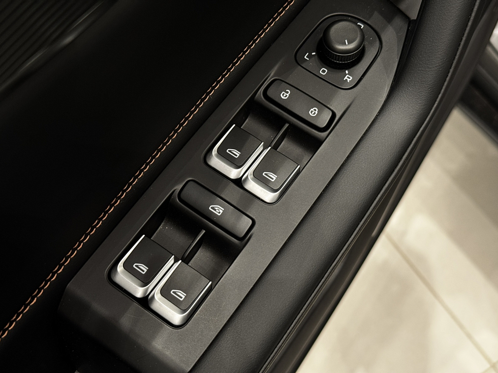 Geely Okavango Flagship, серый