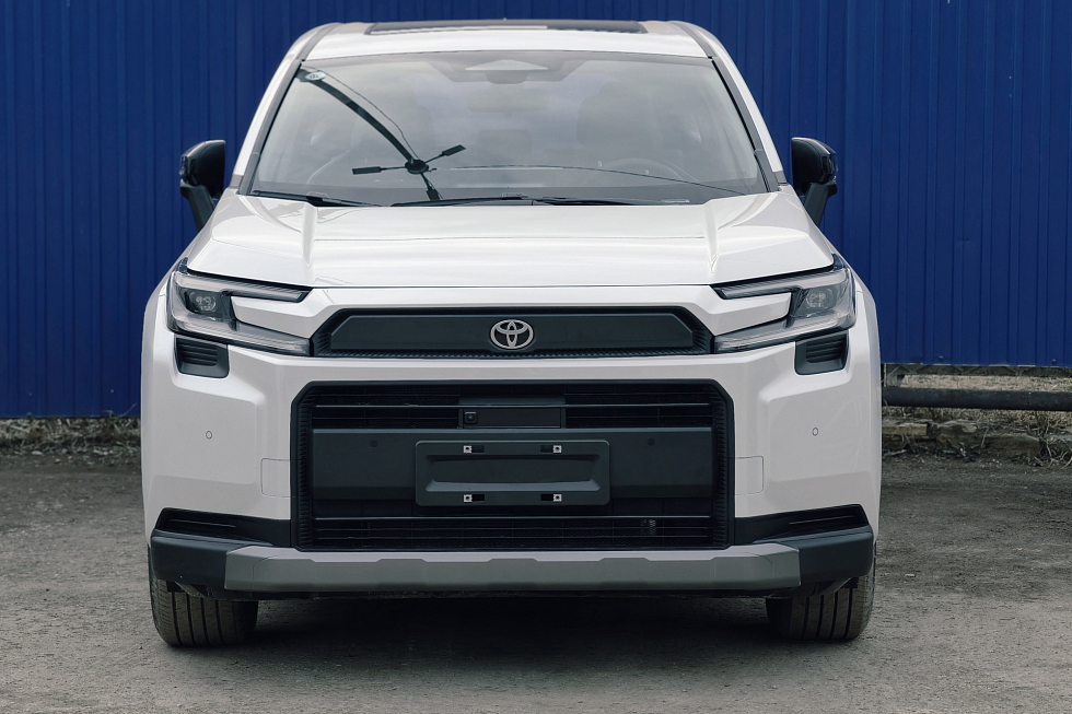 Toyota RAV4 Luxury, белый