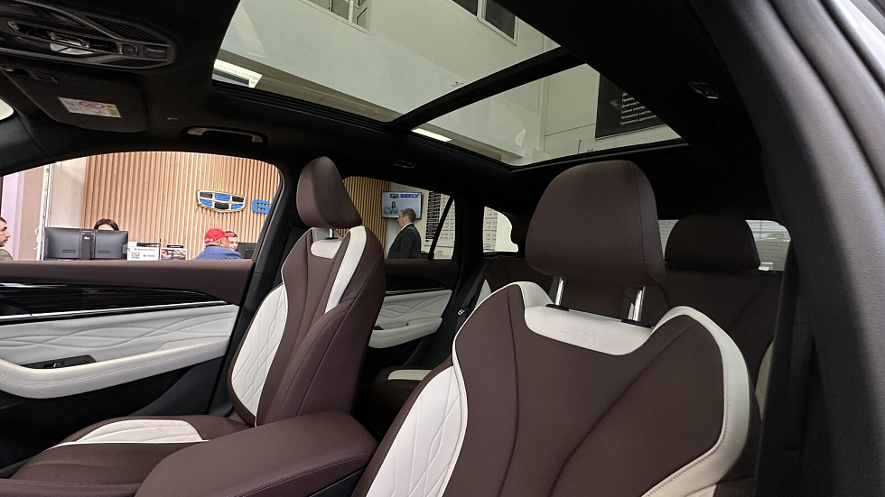 Geely Monjaro Flagship SE, белый