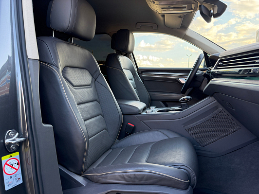 Volkswagen Touareg Status, 2019 года, пробег 256000 км