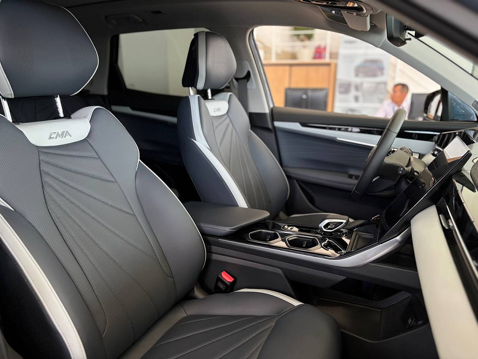 Geely Atlas Flagship Sport, серый