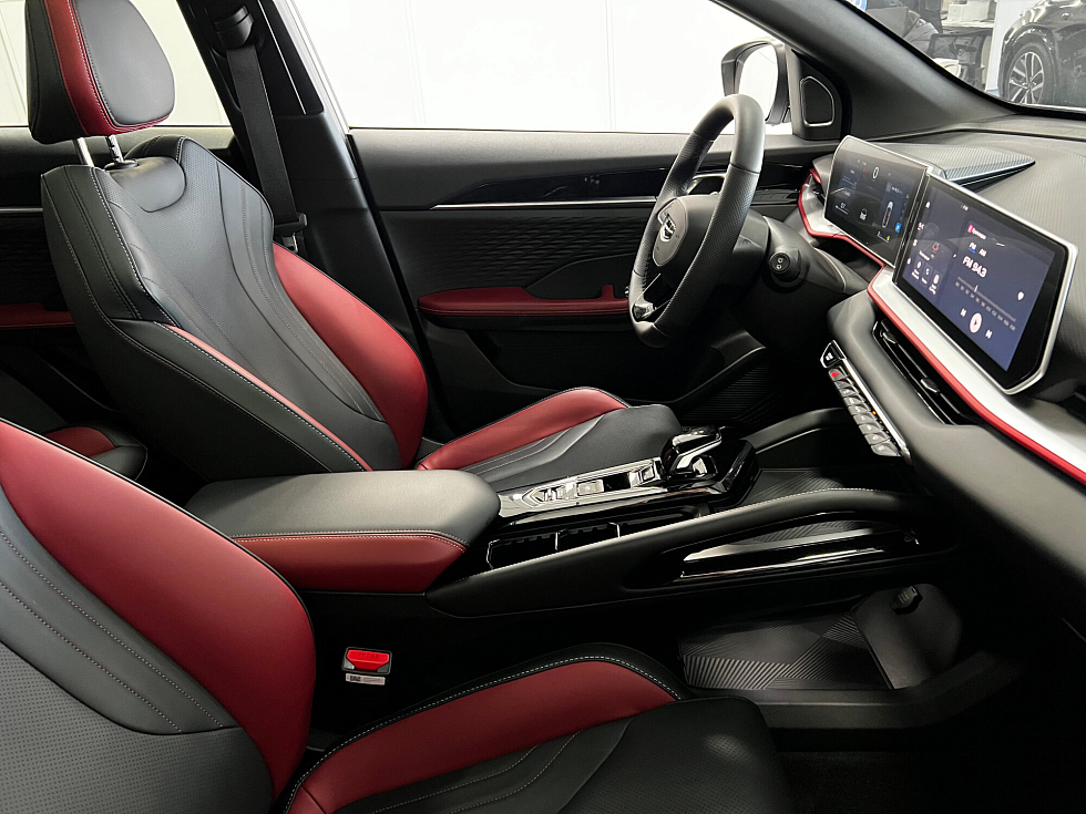 Geely Coolray Luxury, белый