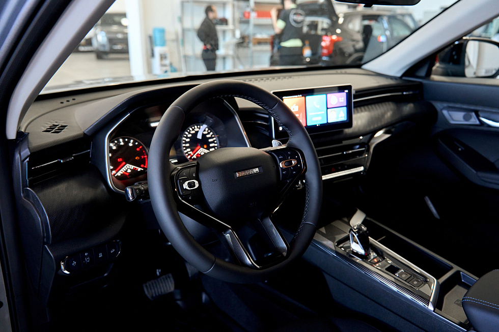 Haval Jolion Премиум, серый