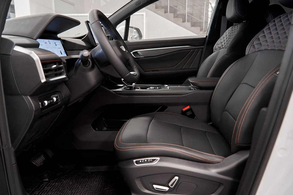 Geely Okavango Флагман, белый