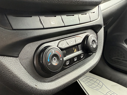 Lada (ВАЗ) Vesta Comfort Multimedia, 2018 года, пробег 106500 км