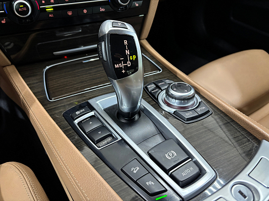 BMW 7 серии, 2012 года, пробег 196108 км
