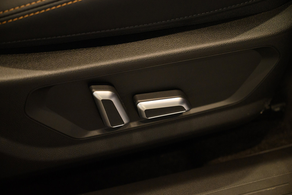 Haval Jolion Tech+, красный