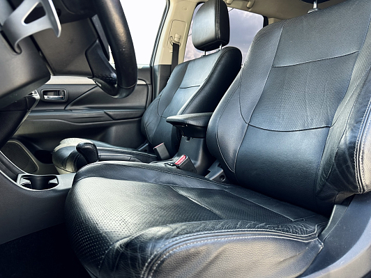 Mitsubishi Outlander Instyle, 2013 года, пробег 194000 км