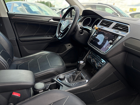Volkswagen Tiguan CONNECT, 2019 года, пробег 176079 км