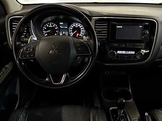 Mitsubishi Outlander Ultimate, 2015 года, пробег 169911 км