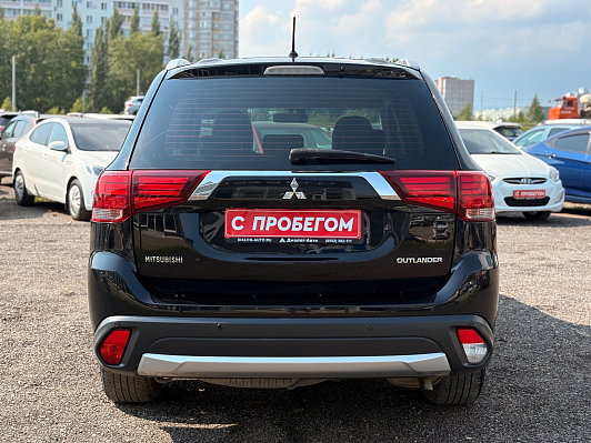 Mitsubishi Outlander Intense+, 2015 года, пробег 141200 км