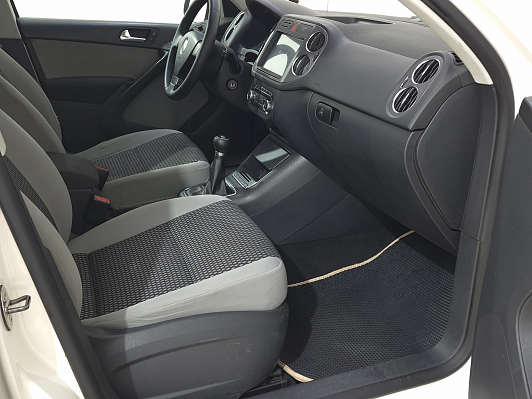 Volkswagen Tiguan Trend&Fun, 2009 года, пробег 215365 км