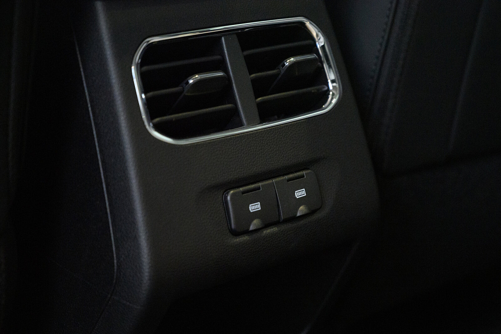 Haval Jolion Tech+, красный