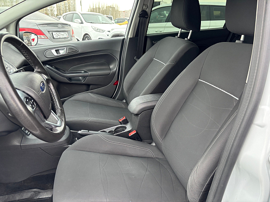 Ford Fiesta White and Black, 2018 года, пробег 125000 км