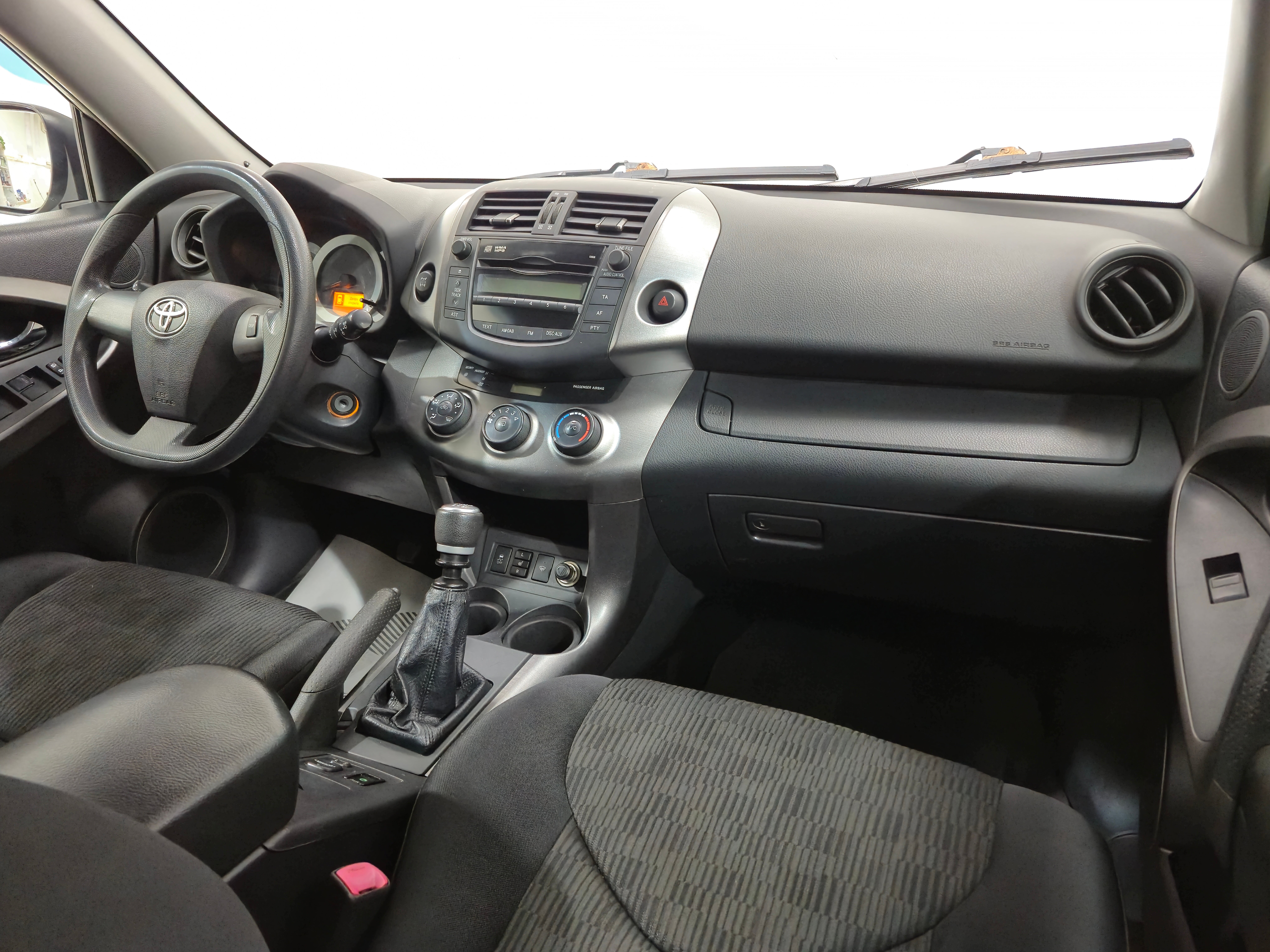 Toyota RAV4, 2011 года, пробег 137509 км