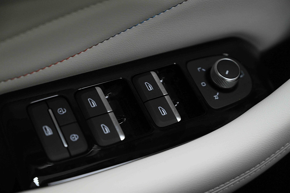 Geely Monjaro Flagship (2023-2025), черный