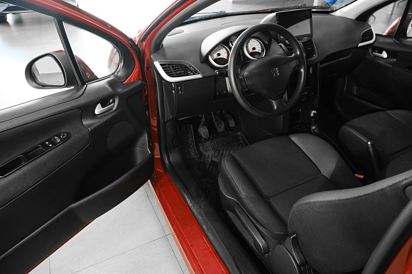 Peugeot 207, 2010 года, пробег 189000 км