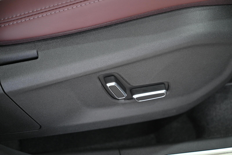 Geely Monjaro Exclusive (2023-2025), белый