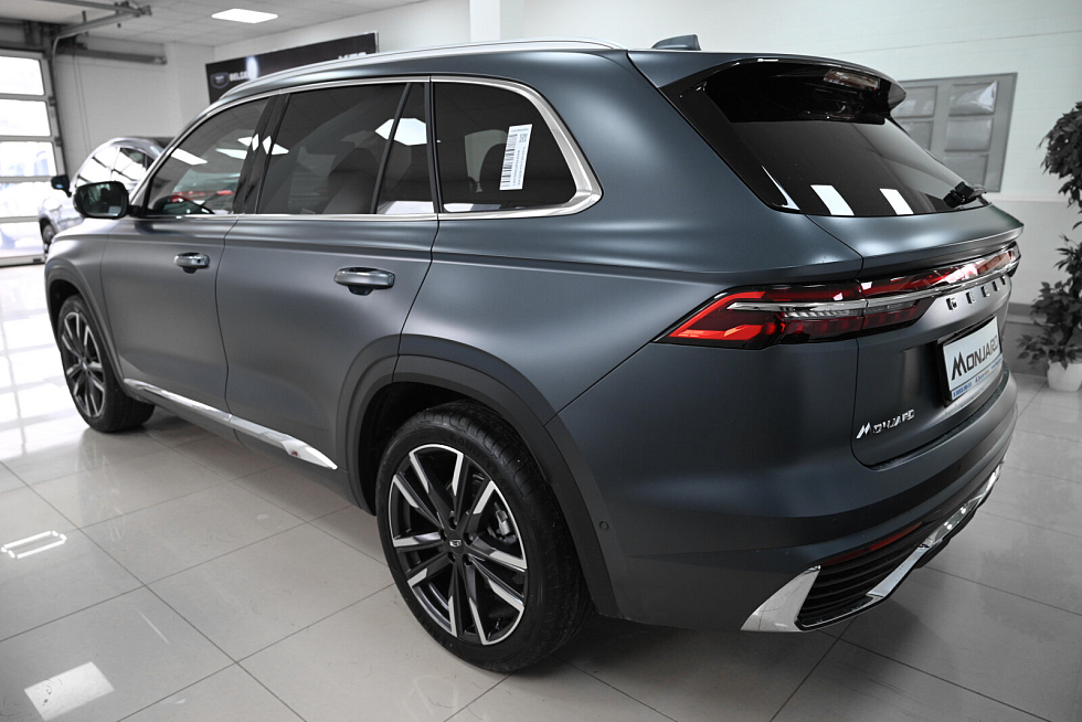 Geely Monjaro , серый