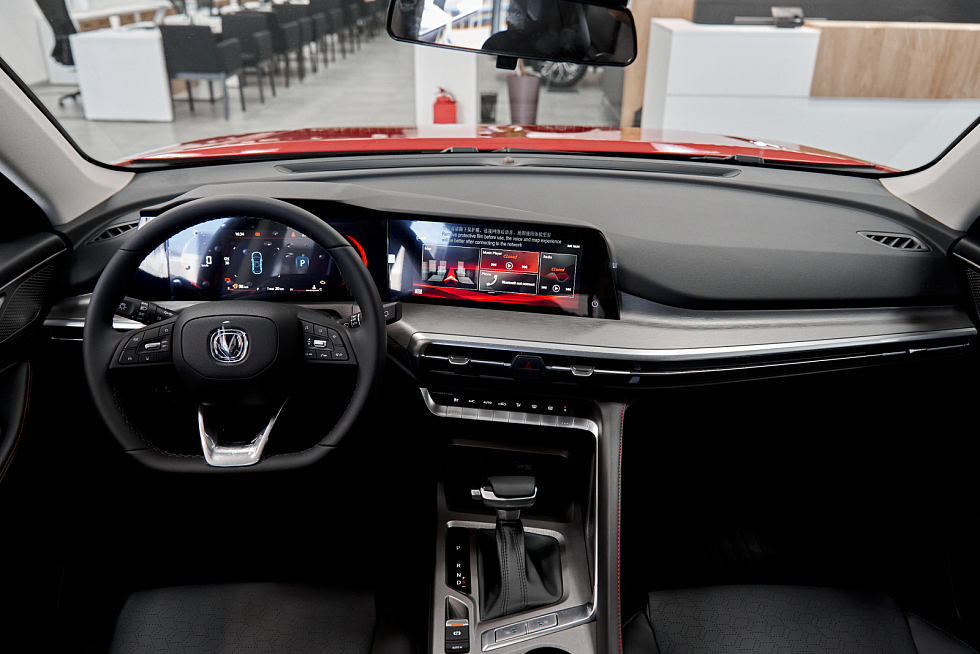 Changan CS35 Plus Tech, красный