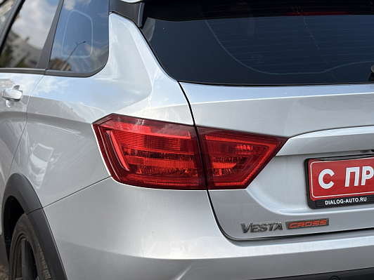 Lada (ВАЗ) Vesta Luxe Multimedia, 2019 года, пробег 98000 км