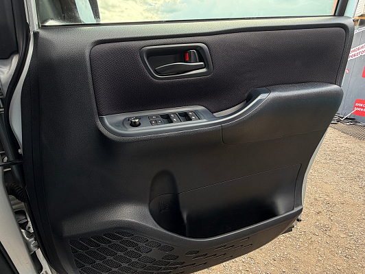 Toyota Voxy, 2016 года, пробег 142000 км