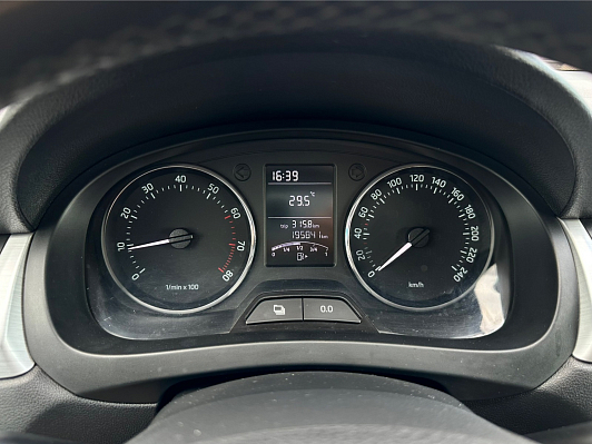 Skoda Rapid, 2015 года, пробег 196000 км