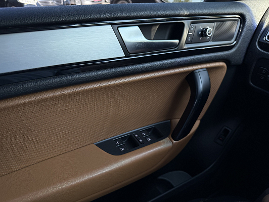 Volkswagen Touareg, 2011 года, пробег 195000 км