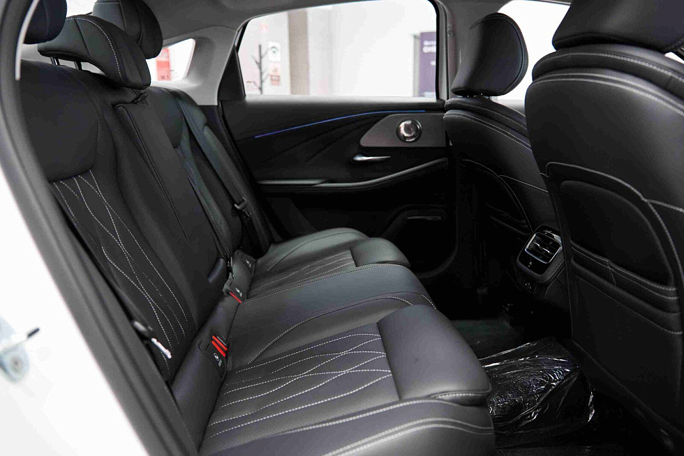 Chery Arrizo 8 Ультра Черный / Ultra Black, белый