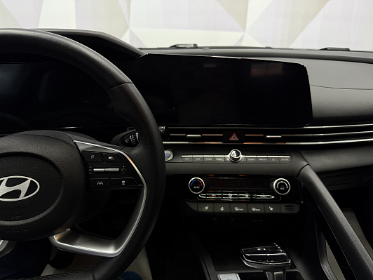 Hyundai Elantra LUX, 2023 года, пробег 76279 км