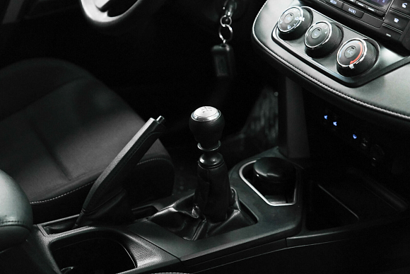 Toyota RAV4, 2015 года, пробег 227000 км