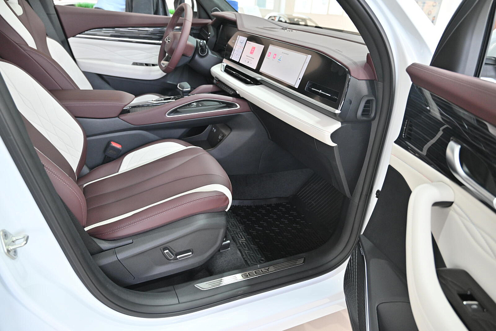 Geely Monjaro Люкс (2023-2025), белый