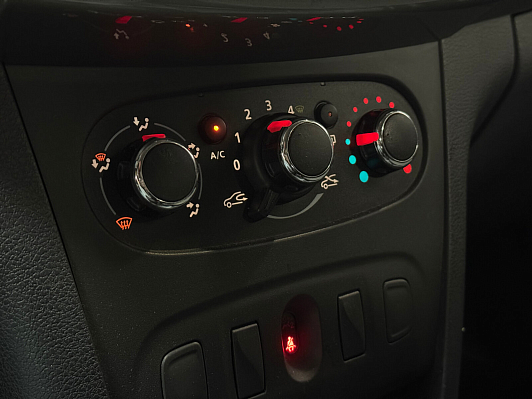 Renault Logan Stepway Life, 2021 года, пробег 98000 км