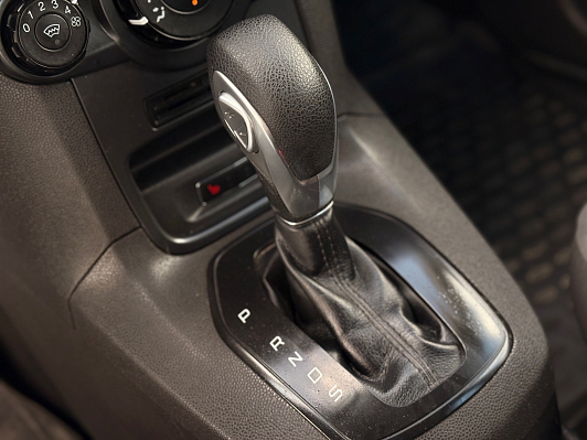 Ford Fiesta Trend, 2016 года, пробег 130290 км