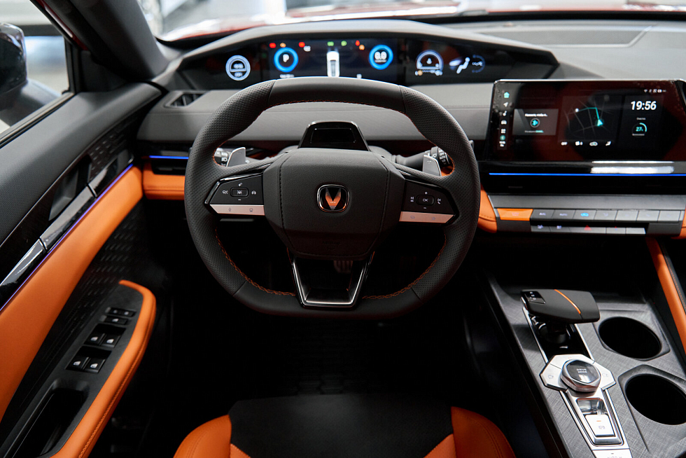 Changan UNI-V LX, красный