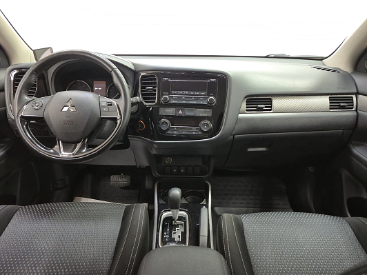 Mitsubishi Outlander Invite, 2018 года, пробег 64489 км