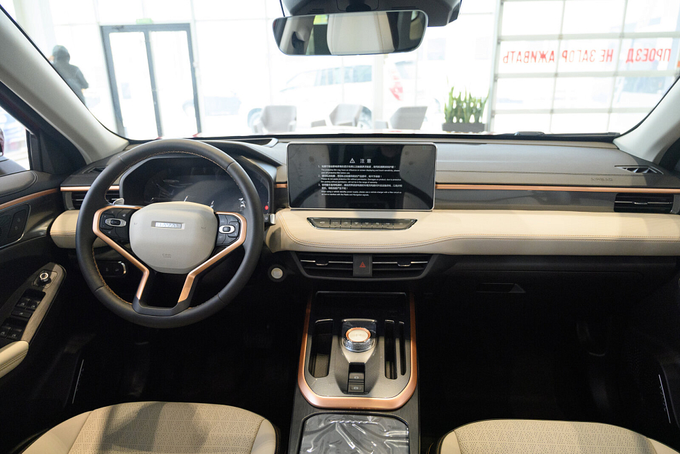 Haval Jolion Tech+, красный