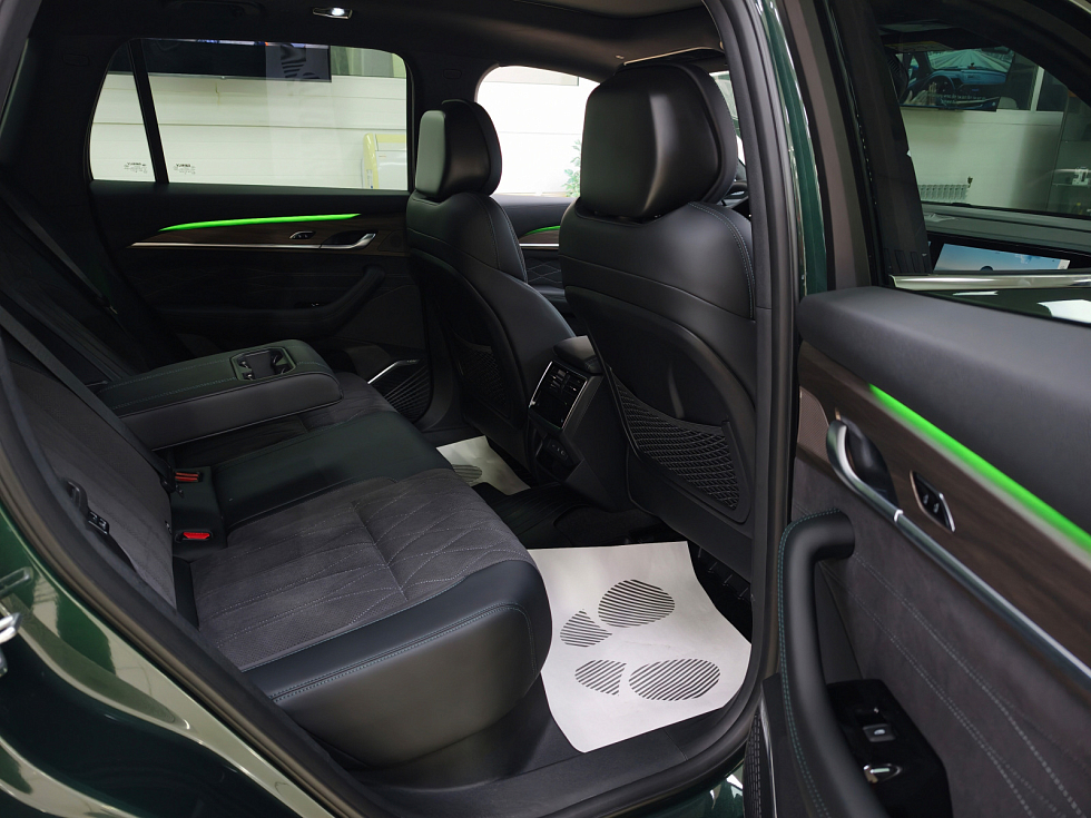 Geely Monjaro Флагман, зеленый