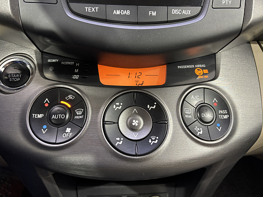 Toyota RAV4, 2012 года, пробег 124231 км