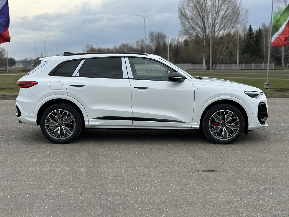 Audi Q5 40 TFSI quattro Luxury Dynamic, белый